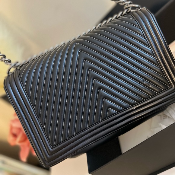 Calfskin Chevron Quilted Medium Chain Boy Flap Black - Picture 8 of 15